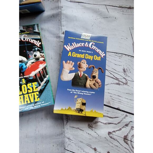 Wallace & Gromit Box Gift Set VHS, 1996 3 Tape Set in Display Box - Picture 4 of 7
